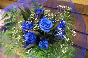 Blue Roses 12 stems per Bouquet $65.00 Vase not included Please pre order